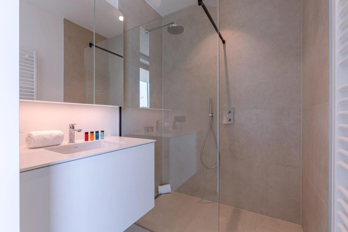 New, Luxurious And Modern Apartment With Private Parking Koksijde Exterior photo