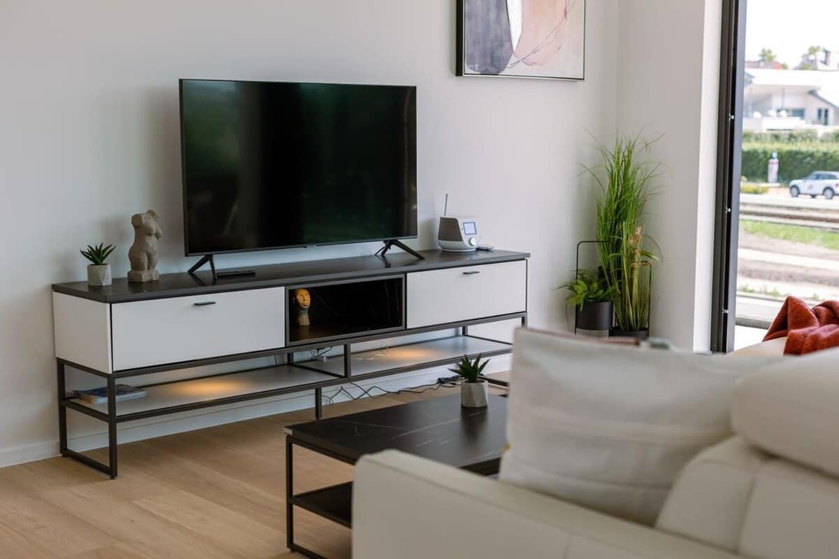 New, Luxurious And Modern Apartment With Private Parking Koksijde Exterior photo